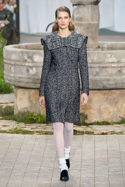 Look 3